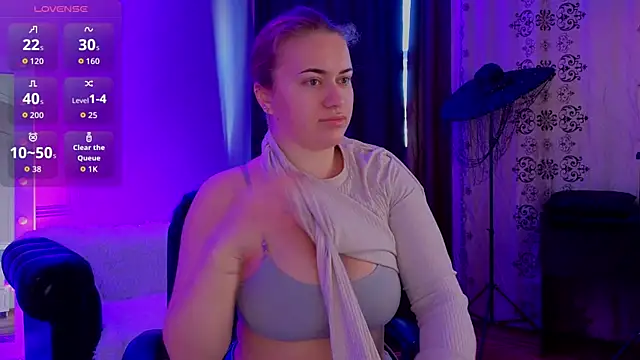 Snapshot of Ariell_Margot_ chatting on 10.17.25 Ariell Margot online show from 10.17.25