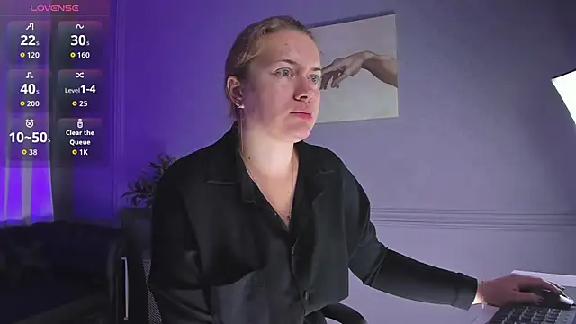 Snapshot of Ariell_Margot_ chatting on 10.21.25 Ariell Margot online show from 10.21.25