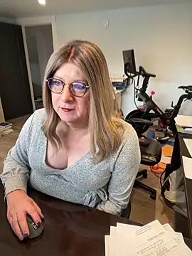 Snapshot of BookBabe27 chatting on 01.08.25 BookBabe27 online show from 01.08.25