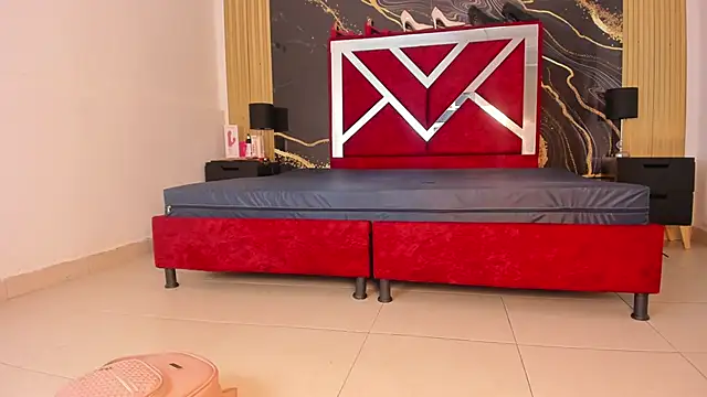 Snapshot of BritneySweet_ chatting on 10.22.25 BritneySweet online show from 10.22.25