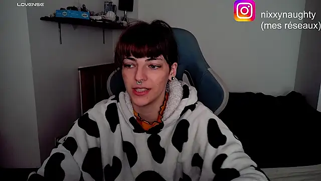 Snapshot of Nixxy_naughty chatting on 01.07.25 Nixxy naughty online show from 01.07.25