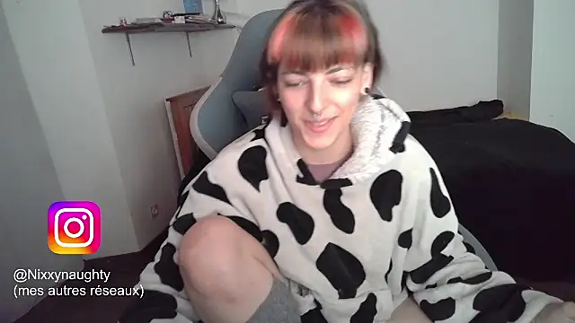 Snapshot of Nixxy_naughty chatting on 03.11.25 Nixxy naughty online show from 03.11.25