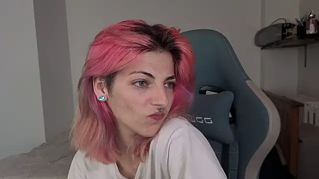 Snapshot of Nixxy_naughty chatting on 10.08.25 Nixxy naughty online show from 10.08.25