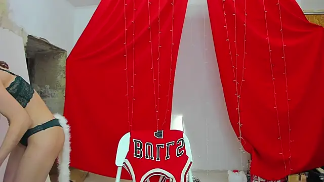 Snapshot of YourSuperModel chatting on 12.24.24 YourSuperModel online show from 12.24.24