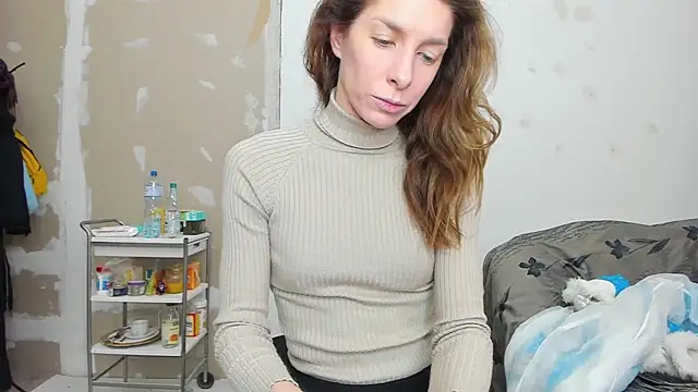 Snapshot of YourSuperModel chatting on 12.27.24 YourSuperModel online show from 12.27.24