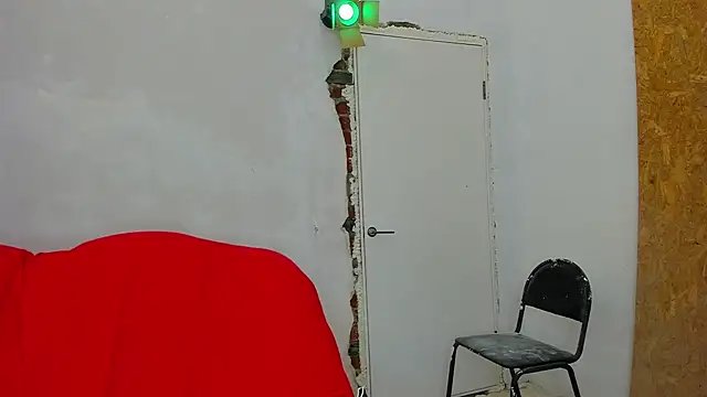 Snapshot of YourSuperModel chatting on 01.28.25 YourSuperModel online show from 01.28.25