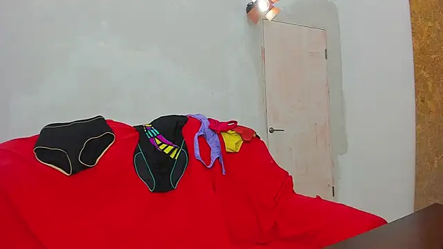 Snapshot of YourSuperModel chatting on 02.14.25 YourSuperModel online show from 02.14.25