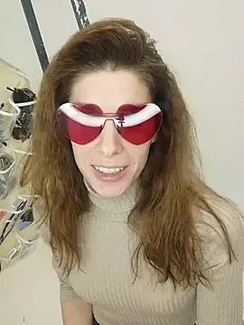 Snapshot of YourSuperModel chatting on 11.20.25 YourSuperModel online show from 11.20.25