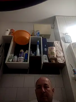 Snapshot of intx800 chatting on 10.31.25 intx800 online show from 10.31.25