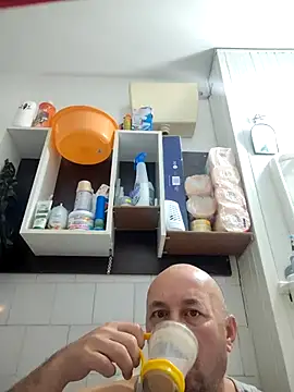 Snapshot of intx800 chatting on 11.03.25 intx800 online show from 11.03.25