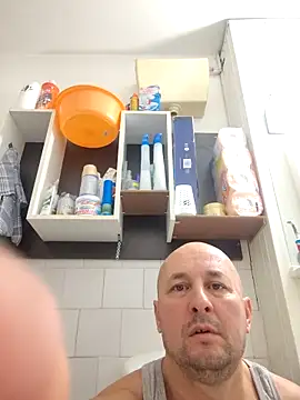 Snapshot of intx800 chatting on 11.13.25 intx800 online show from 11.13.25