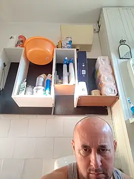 Snapshot of intx800 chatting on 11.15.25 intx800 online show from 11.15.25