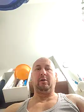 Snapshot of intx800 chatting on 11.16.25 intx800 online show from 11.16.25