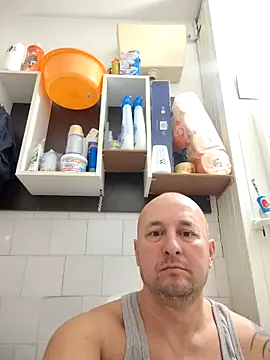 Snapshot of intx800 chatting on 11.18.25 intx800 online show from 11.18.25