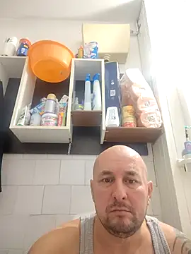 Snapshot of intx800 chatting on 11.23.25 intx800 online show from 11.23.25