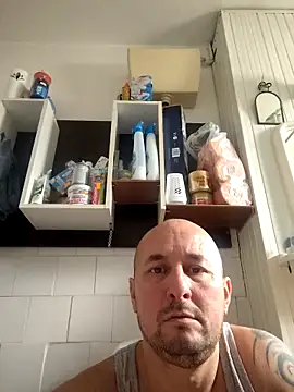 Snapshot of intx800 chatting on 11.29.25 intx800 online show from 11.29.25