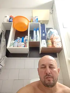 Snapshot of intx800 chatting on 12.01.25 intx800 online show from 12.01.25