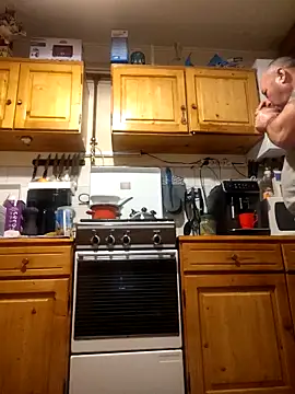 Snapshot of intx800 chatting on 12.02.25 intx800 online show from 12.02.25