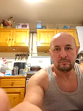 Snapshot of intx800 chatting on 12.03.25 intx800 online show from 12.03.25