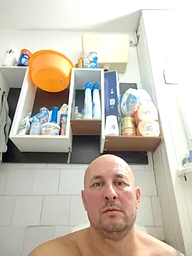 Snapshot of intx800 chatting on 12.03.25 intx800 online show from 12.03.25