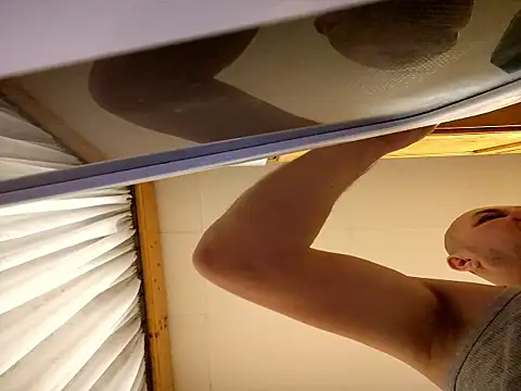 Snapshot of intx800 chatting on 12.14.25 intx800 online show from 12.14.25