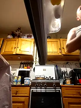 Snapshot of intx800 chatting on 12.15.25 intx800 online show from 12.15.25