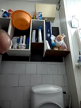 Snapshot of intx800 chatting on 12.17.25 intx800 online show from 12.17.25