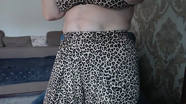 Mallinia online show from 10.23.25