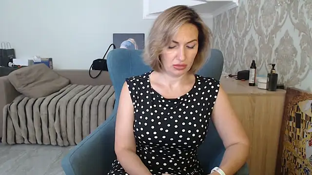 Snapshot of Mallinia chatting on 05.28.26 Mallinia online show from 05.28.26