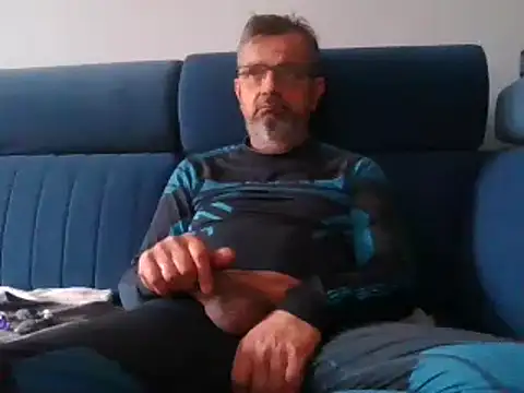 Snapshot of axecoman60 chatting on 01.21.25 axecoman60 online show from 01.21.25