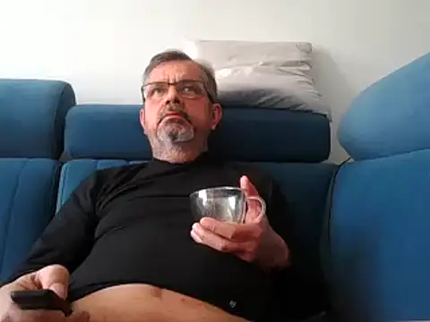 Snapshot of axecoman60 chatting on 02.16.25 axecoman60 online show from 02.16.25