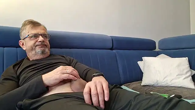 Snapshot of axecoman60 chatting on 02.26.25 axecoman60 online show from 02.26.25