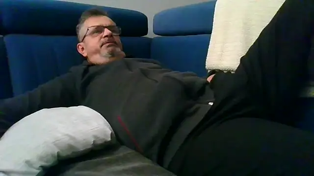 Snapshot of axecoman60 chatting on 03.04.25 axecoman60 online show from 03.04.25