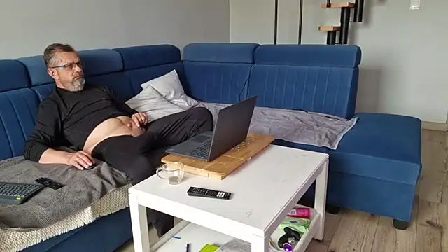 Snapshot of axecoman60 chatting on 03.13.25 axecoman60 online show from 03.13.25