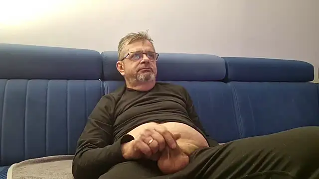 Snapshot of axecoman60 chatting on 03.18.25 axecoman60 online show from 03.18.25