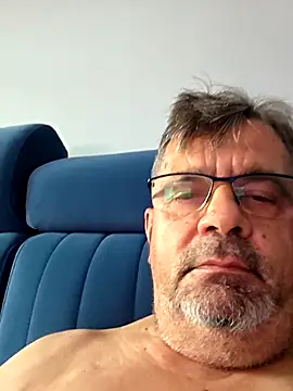 Snapshot of axecoman60 chatting on 12.15.25 axecoman60 online show from 12.15.25