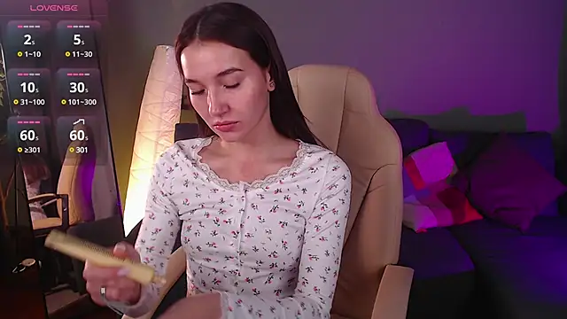 Snapshot of Bellla_Haddid chatting on 02.24.25 Bellla Haddid online show from 02.24.25