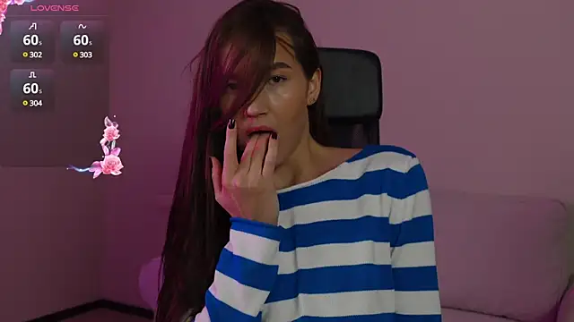 Snapshot of Bellla_Haddid chatting on 03.20.25 Bellla Haddid online show from 03.20.25