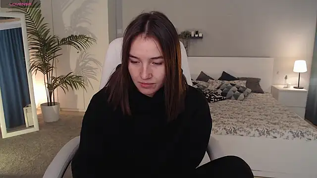 Snapshot of Bellla_Haddid chatting on 09.19.25 Bellla Haddid online show from 09.19.25