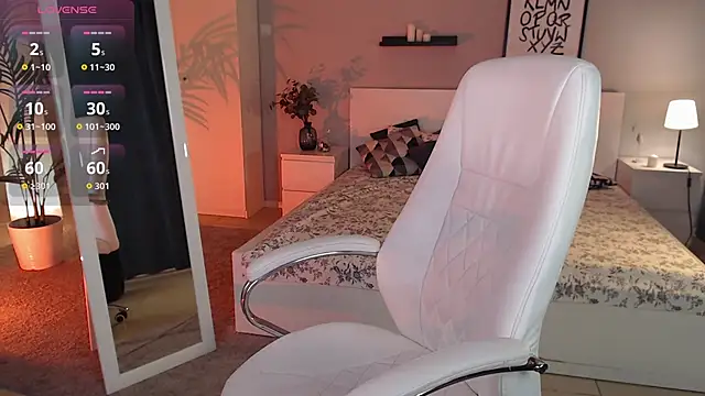 Snapshot of Bellla_Haddid chatting on 10.21.25 Bellla Haddid online show from 10.21.25