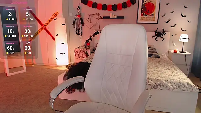 Snapshot of Bellla_Haddid chatting on 10.31.25 Bellla Haddid online show from 10.31.25