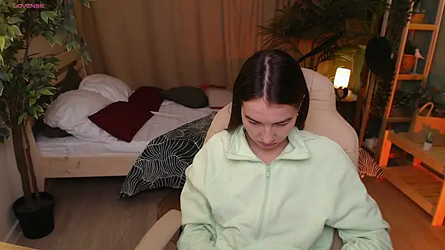 Snapshot of Bellla_Haddid chatting on 11.20.25 Bellla Haddid online show from 11.20.25