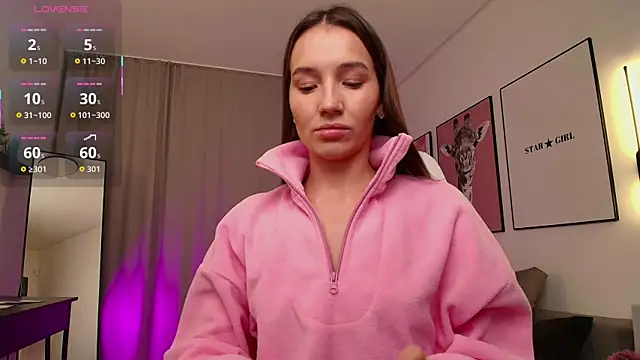 Snapshot of Bellla_Haddid chatting on 11.25.25 Bellla Haddid online show from 11.25.25