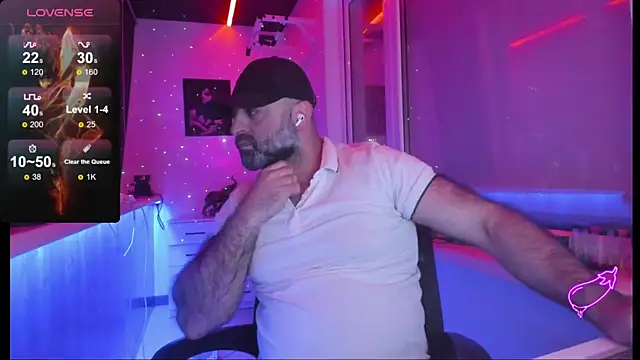 Snapshot of MAGABEAR077 chatting on 12.16.25 MAGABEAR077 online show from 12.16.25