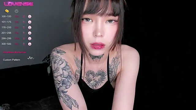 Snapshot of Dark_Ester chatting on 10.03.25 Dark Ester online show from 10.03.25