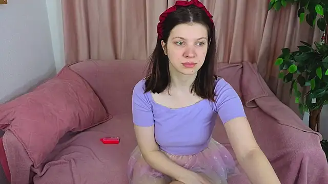 Snapshot of Baby_Evalena chatting on 06.20.26 Baby Evalena online show from 06.20.26