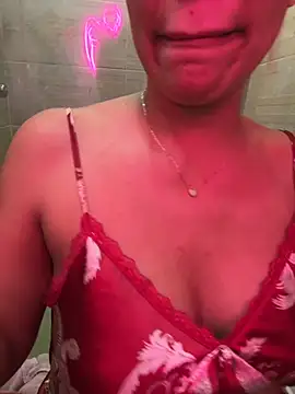 Snapshot of EmilyLeah_ chatting on 11.26.25 EmilyLeah online show from 11.26.25