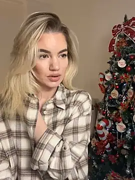 Snapshot of Heidi11 chatting on 12.22.24 Heidi11 online show from 12.22.24