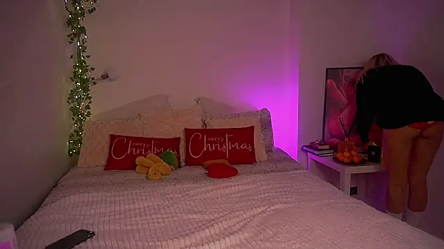 Snapshot of Heidi11 chatting on 12.26.24 Heidi11 online show from 12.26.24