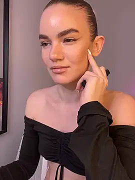 Snapshot of Heidi11 chatting on 12.28.24 Heidi11 online show from 12.28.24